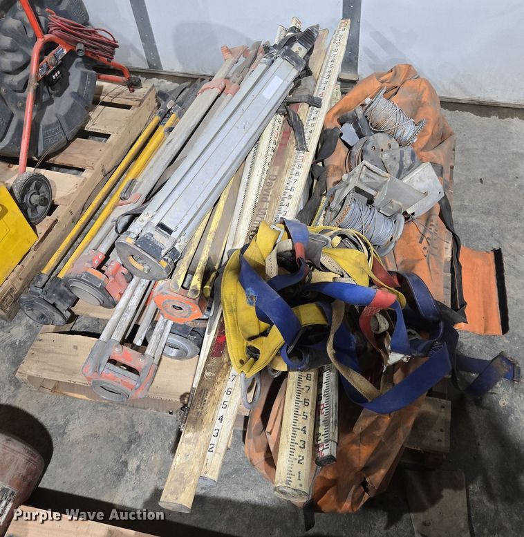 image for item EQ6525 Surveying equipment and pipe lazer