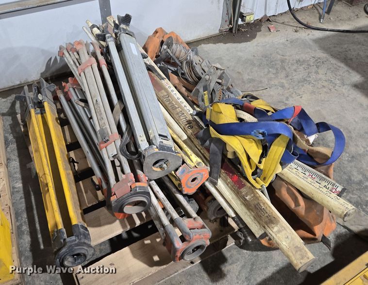 image for item EQ6525 Surveying equipment and pipe lazer