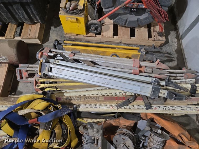 image for item EQ6525 Surveying equipment and pipe lazer