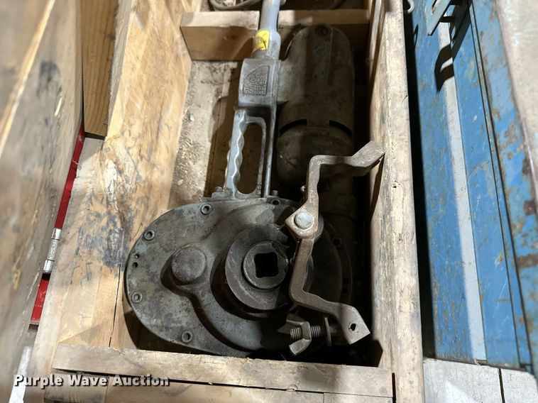 image for item EQ6534 Tapping machine