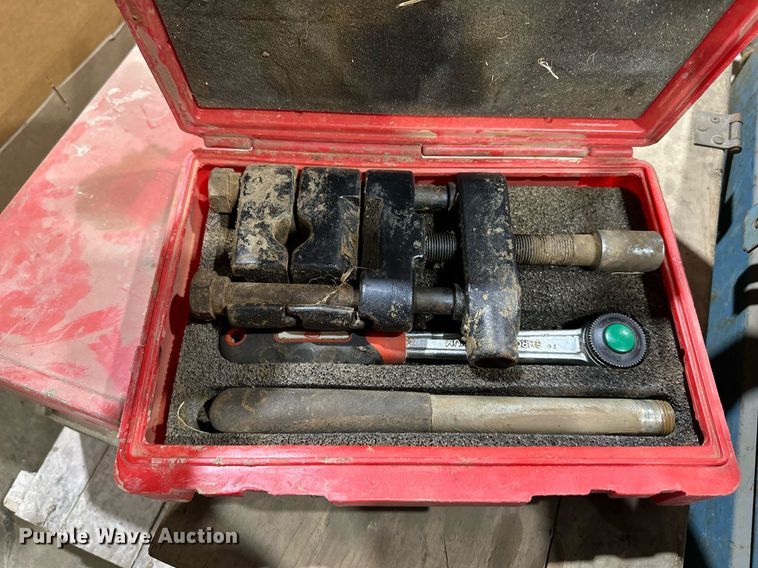 image for item EQ6534 Tapping machine