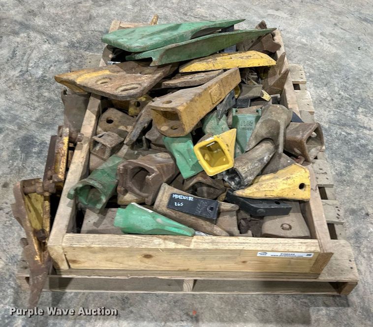 image for item EQ6544 Bucket teeth and side cutters