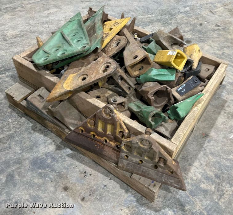 image for item EQ6544 Bucket teeth and side cutters