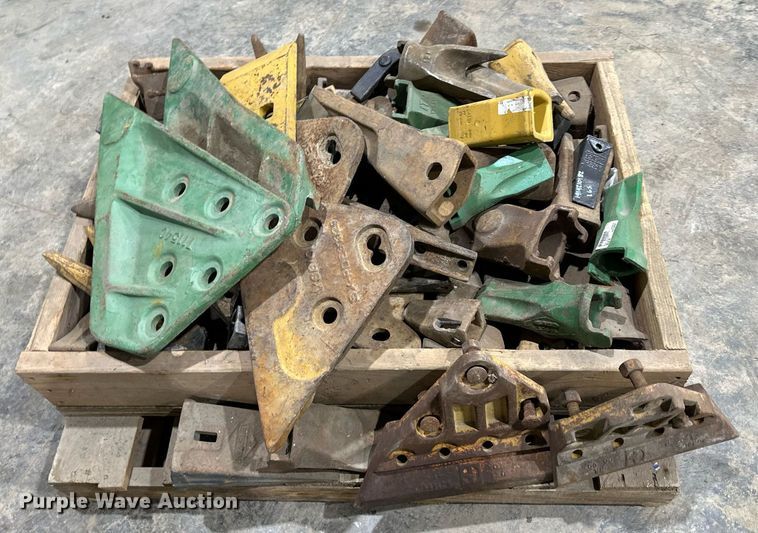 image for item EQ6544 Bucket teeth and side cutters