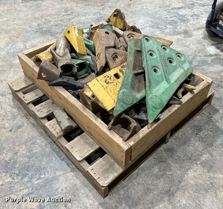 image for item EQ6544 Bucket teeth and side cutters