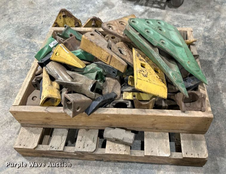 image for item EQ6544 Bucket teeth and side cutters