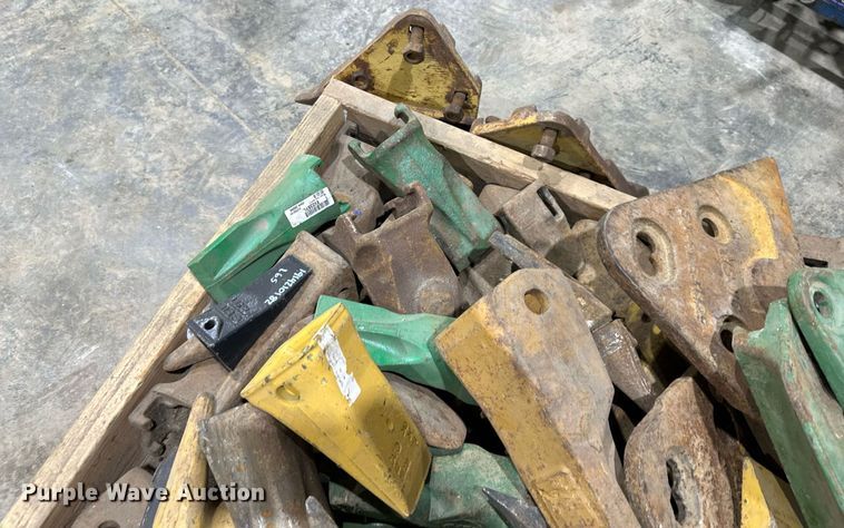 image for item EQ6544 Bucket teeth and side cutters