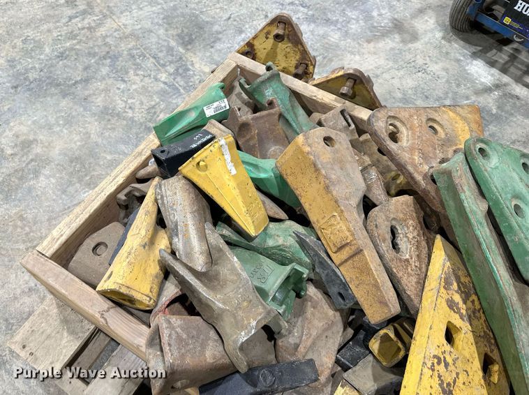 image for item EQ6544 Bucket teeth and side cutters