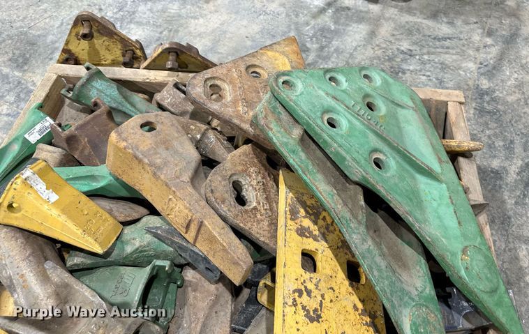 image for item EQ6544 Bucket teeth and side cutters