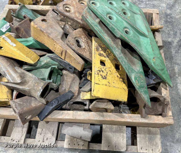 image for item EQ6544 Bucket teeth and side cutters