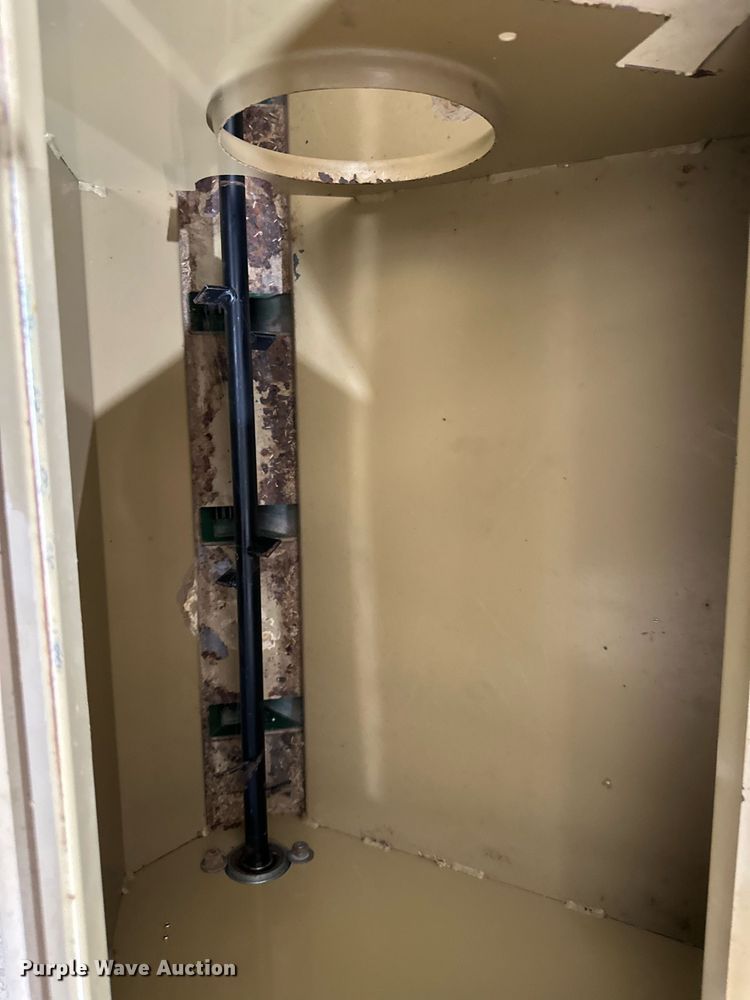 image for item EQ6566 1997 Land Pride PS1572 seeder