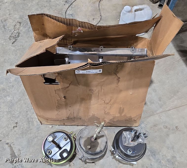 image for item EQ6571 Truck parts 