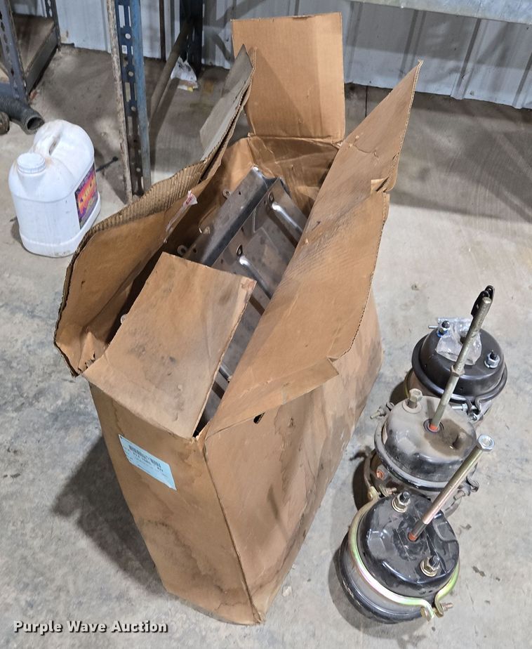 image for item EQ6571 Truck parts 