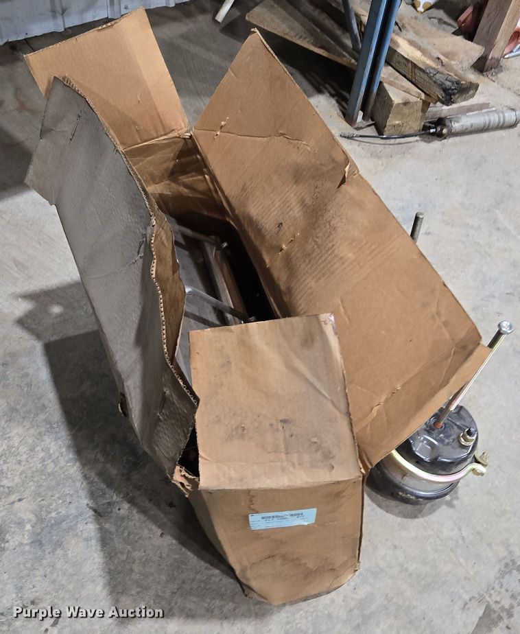 image for item EQ6571 Truck parts 