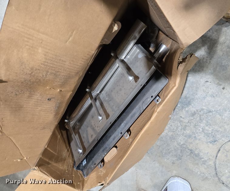 image for item EQ6571 Truck parts 