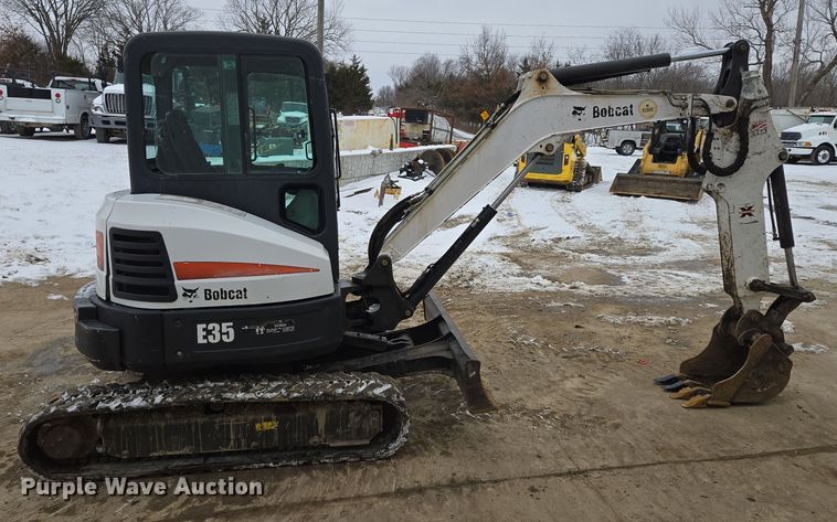 image for item EQ6575 2014 Bobcat  E35 mini excavator