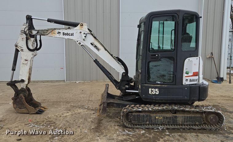 image for item EQ6575 2014 Bobcat  E35 mini excavator
