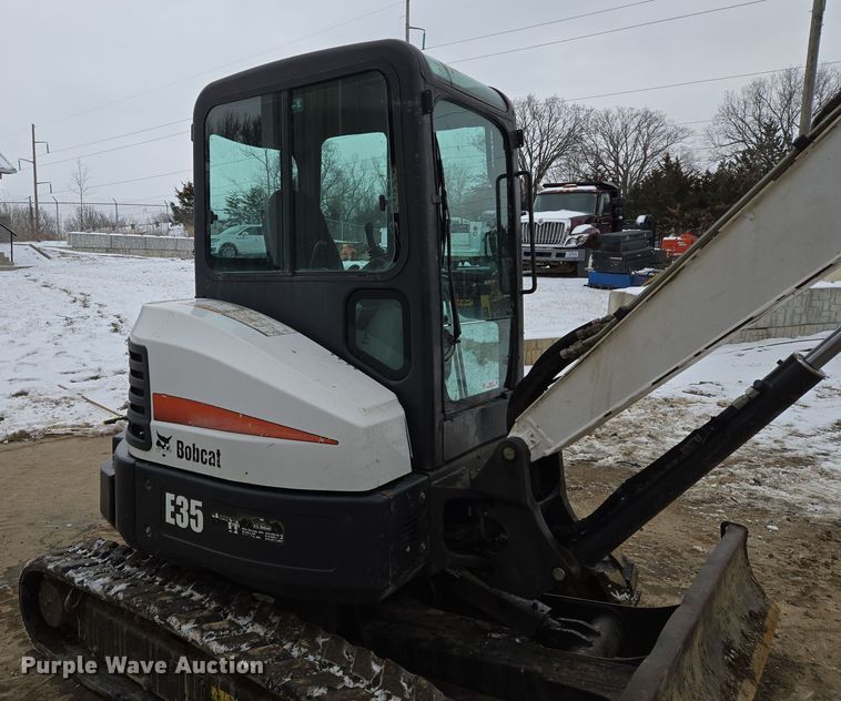 image for item EQ6575 2014 Bobcat  E35 mini excavator