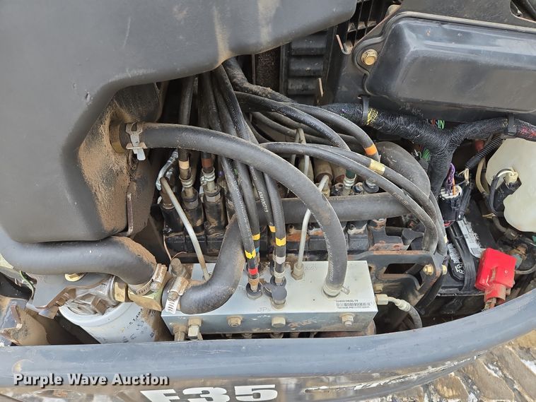 image for item EQ6575 2014 Bobcat  E35 mini excavator