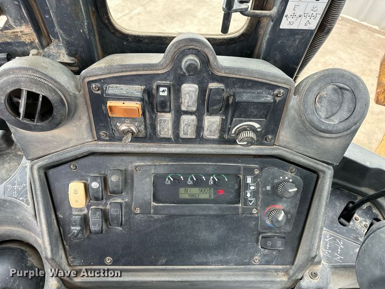 image for item EQ6576 2009 John Deere 410J backhoe