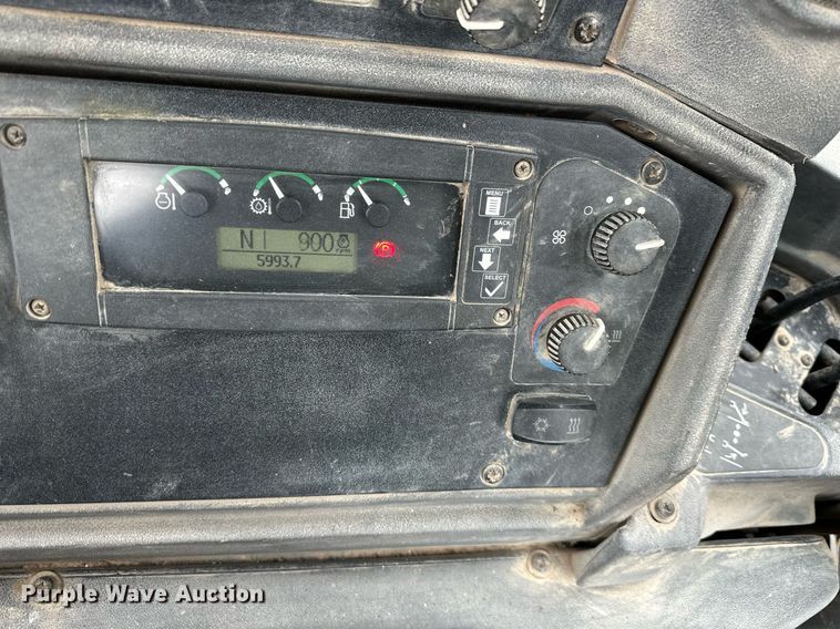 image for item EQ6576 2009 John Deere 410J backhoe