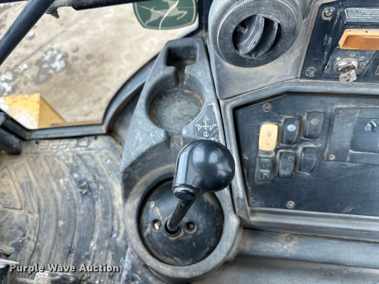 image for item EQ6576 2009 John Deere 410J backhoe