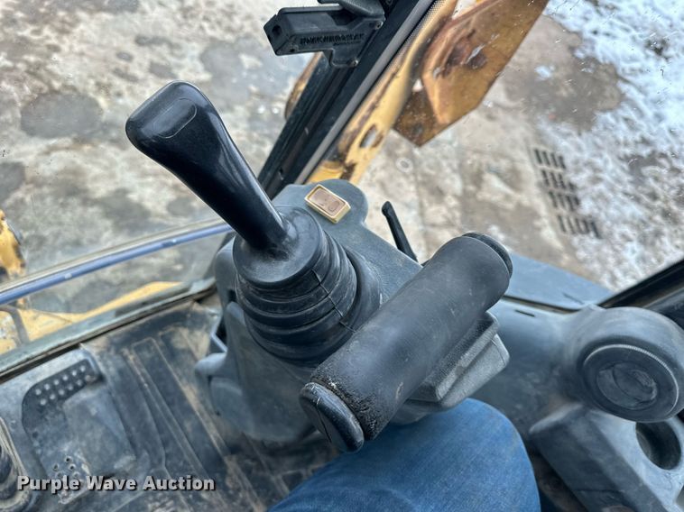 image for item EQ6576 2009 John Deere 410J backhoe