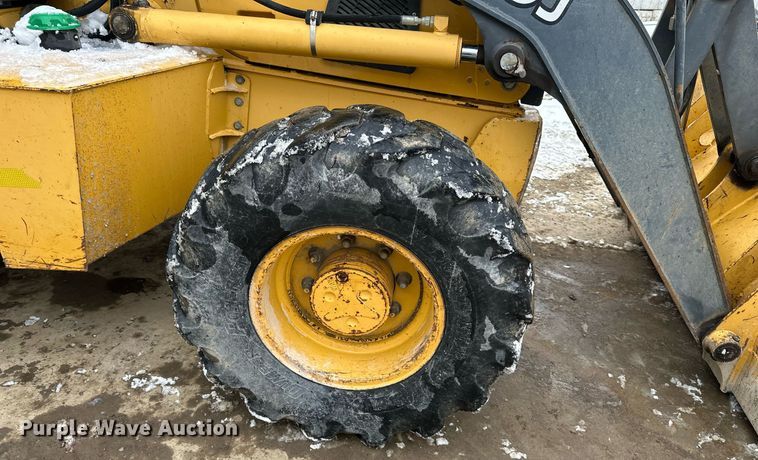 image for item EQ6576 2009 John Deere 410J backhoe