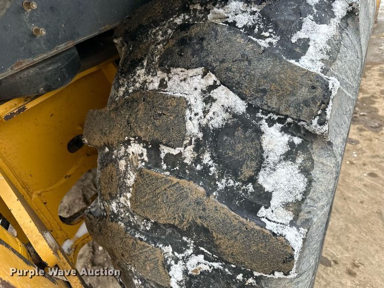 image for item EQ6576 2009 John Deere 410J backhoe