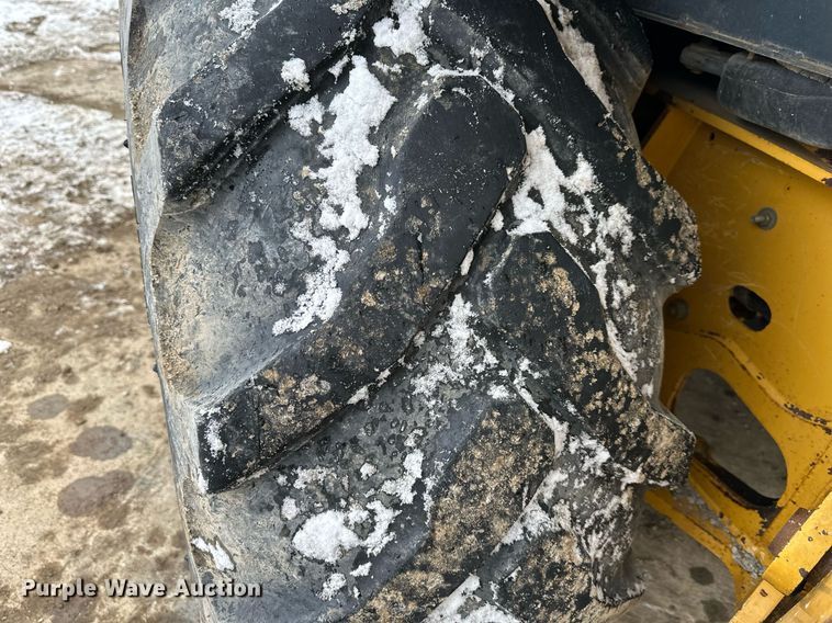 image for item EQ6576 2009 John Deere 410J backhoe