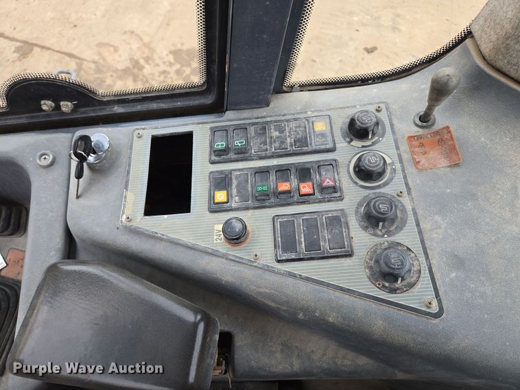 image for item EQ6579 2002 New Holland  LW110 wheel loader