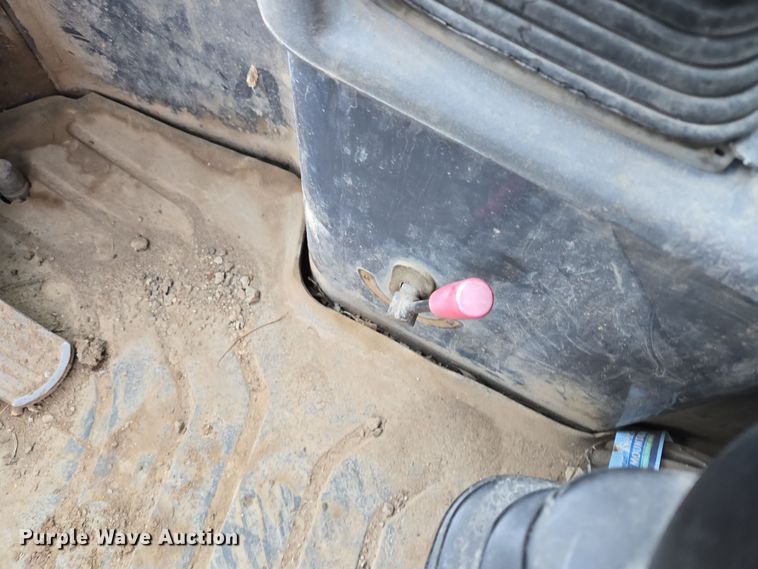 image for item EQ6579 2002 New Holland  LW110 wheel loader