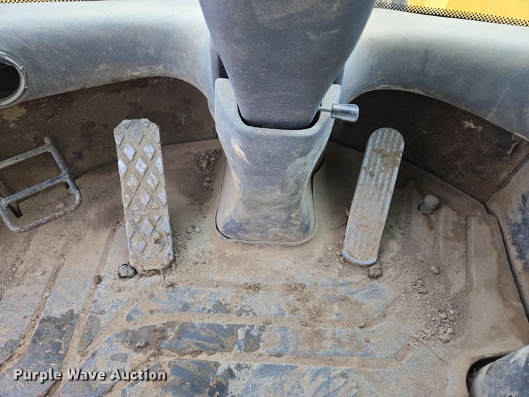 image for item EQ6579 2002 New Holland  LW110 wheel loader