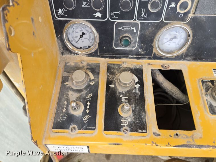 image for item EQ6580 1997 Vermeer  T955 trencher