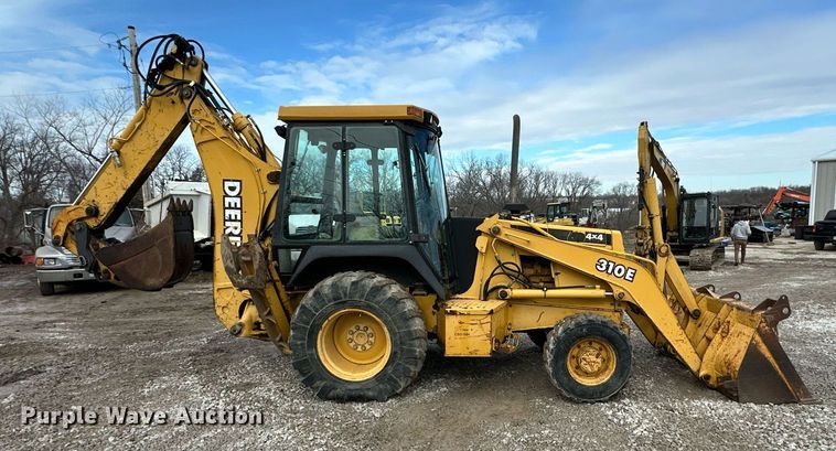 image for item EQ6588 1998 John Deere 310E backhoe