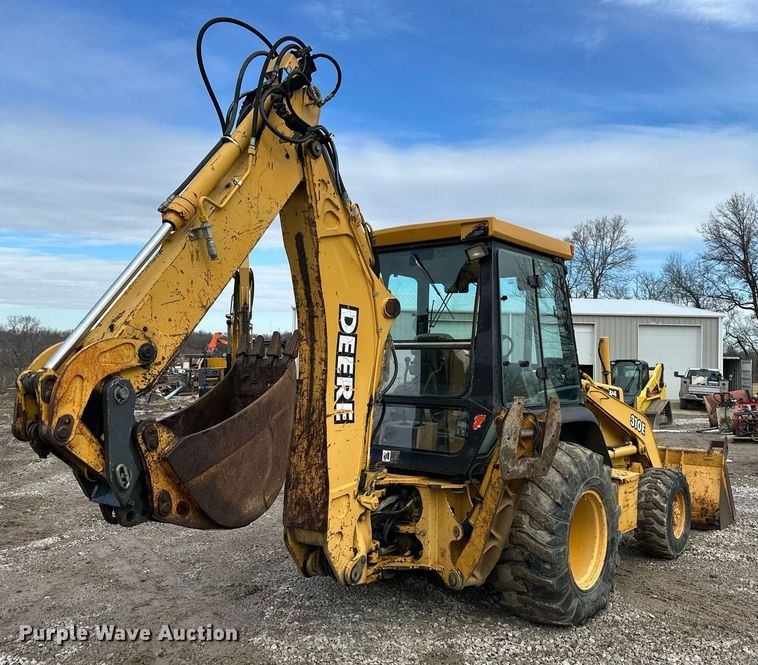 image for item EQ6588 1998 John Deere 310E backhoe