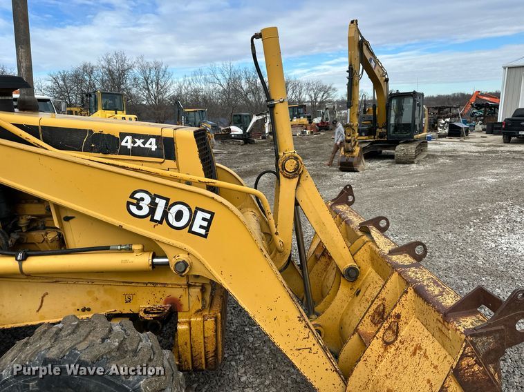 image for item EQ6588 1998 John Deere 310E backhoe