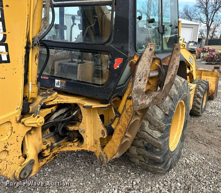 image for item EQ6588 1998 John Deere 310E backhoe