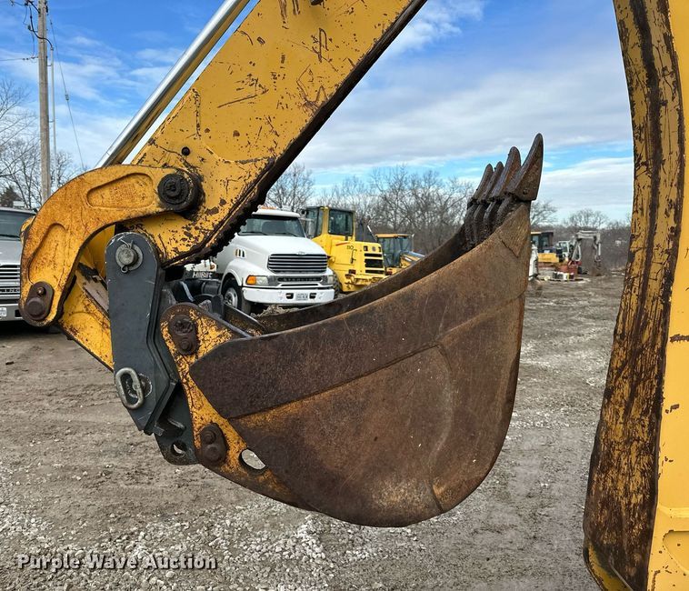 image for item EQ6588 1998 John Deere 310E backhoe