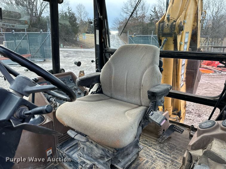 image for item EQ6588 1998 John Deere 310E backhoe