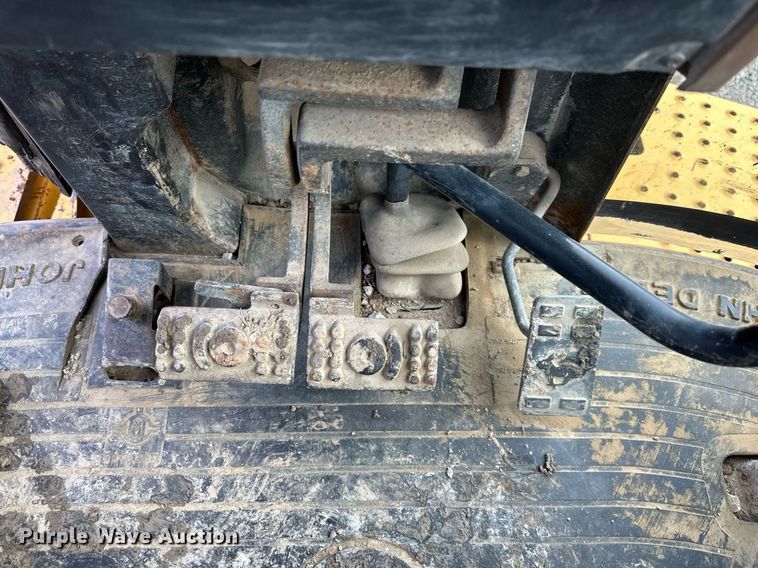 image for item EQ6588 1998 John Deere 310E backhoe