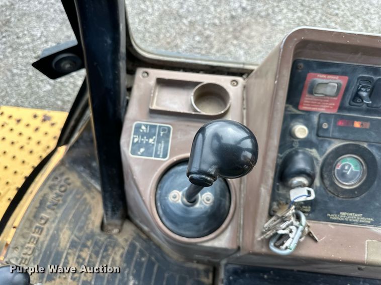 image for item EQ6588 1998 John Deere 310E backhoe