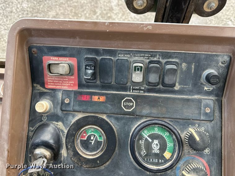 image for item EQ6588 1998 John Deere 310E backhoe