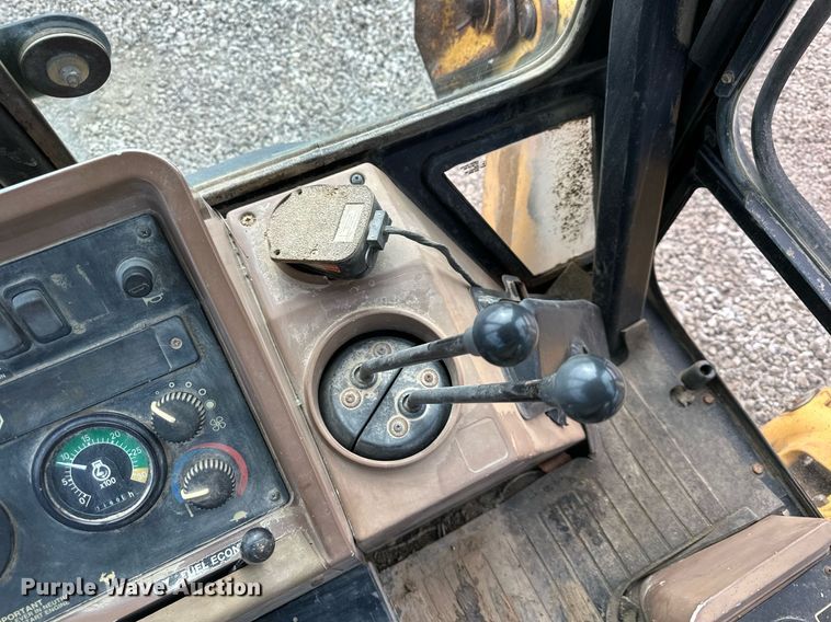 image for item EQ6588 1998 John Deere 310E backhoe