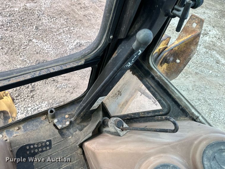 image for item EQ6588 1998 John Deere 310E backhoe