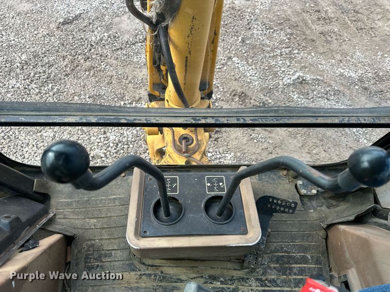 image for item EQ6588 1998 John Deere 310E backhoe