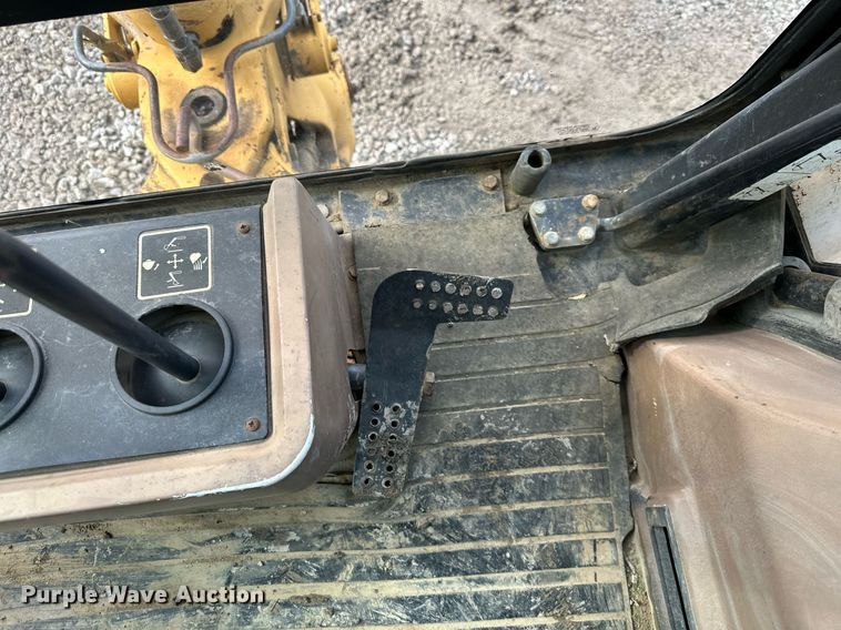 image for item EQ6588 1998 John Deere 310E backhoe