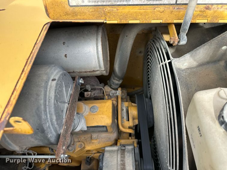 image for item EQ6588 1998 John Deere 310E backhoe