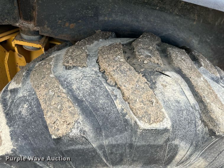 image for item EQ6588 1998 John Deere 310E backhoe