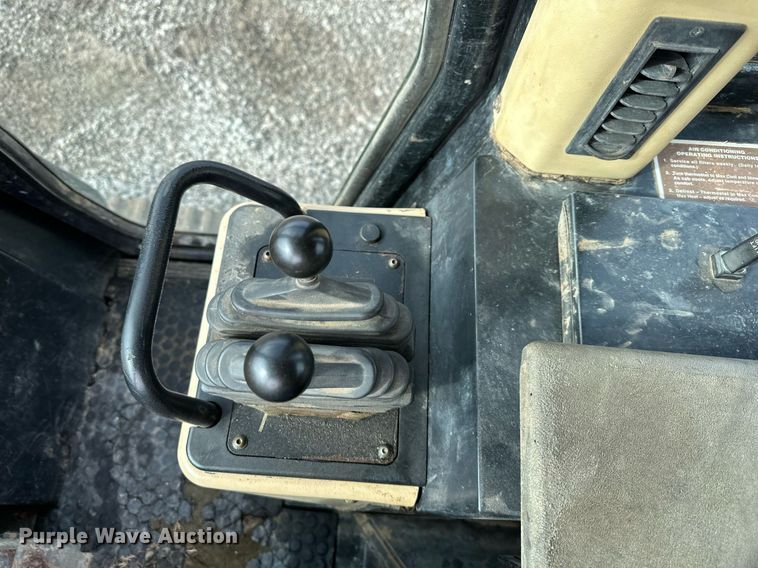 image for item EQ6589 2003 Caterpillar 963C track loader